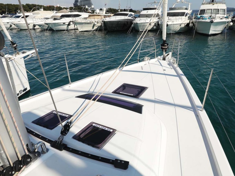 Sailboat rental in Murter-Kornati - Dufour Dufour 430