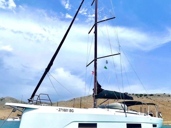 Sailboat for rent Pula at the best price