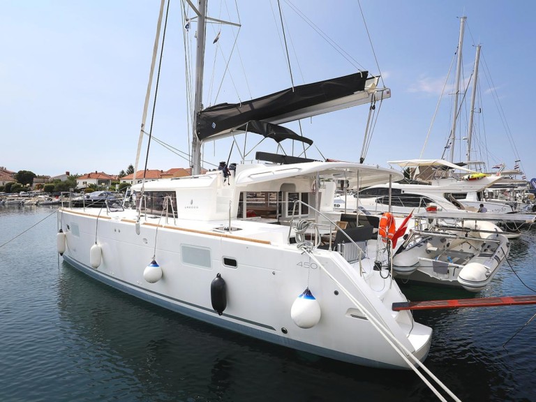 Rent a Lagoon Lagoon 450 F Pula