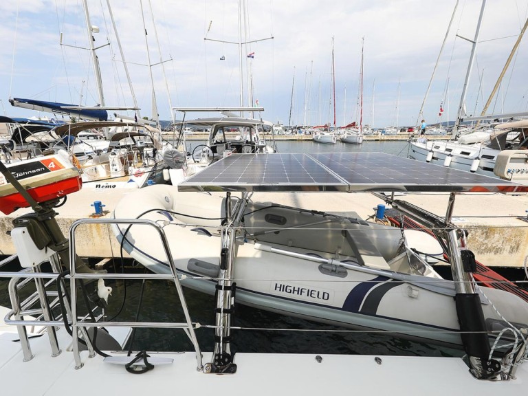 Yacht charter Pula cheap Lagoon 450 F