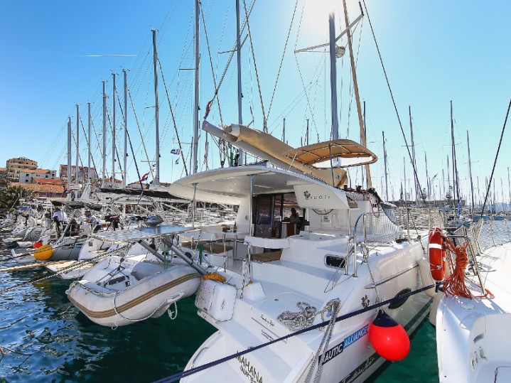 Bareboat Rental Catamaran Fountaine Pajot with a boat licence