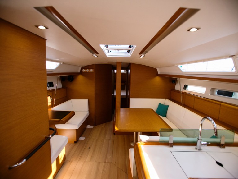 Boat rental Jeanneau Sun Odyssey 449 in Alimos on Samboat