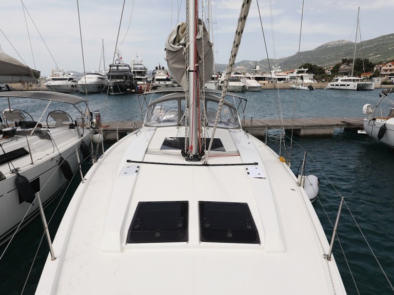 Sailboat rental in Sukošan - Hanse Hanse 458