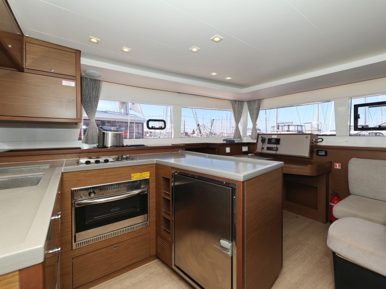 Yacht charter Sukošan cheap Lagoon 450 F