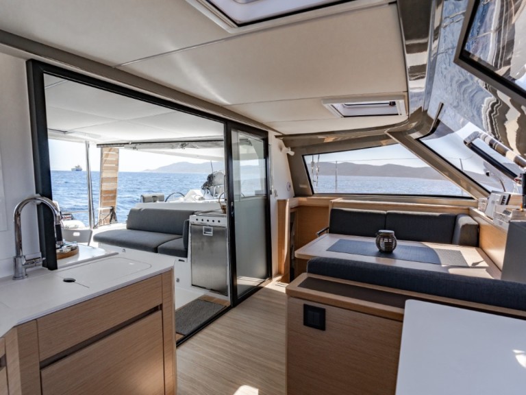 Nautitech Nautitech 40 in Lávrio on SamBoat