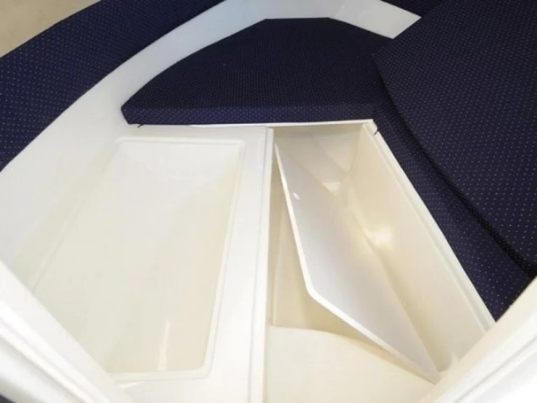 Boat rental Saver Cabin 590 in Sirmione on Samboat