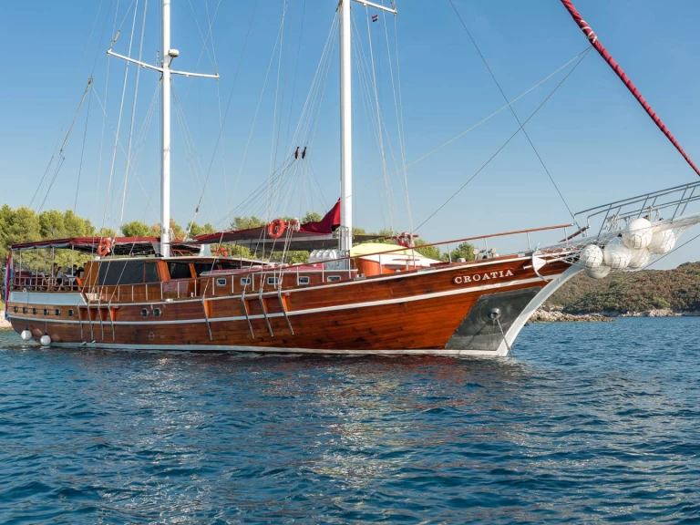 Luxury Yacht rental in Croatia - Custom Croatia