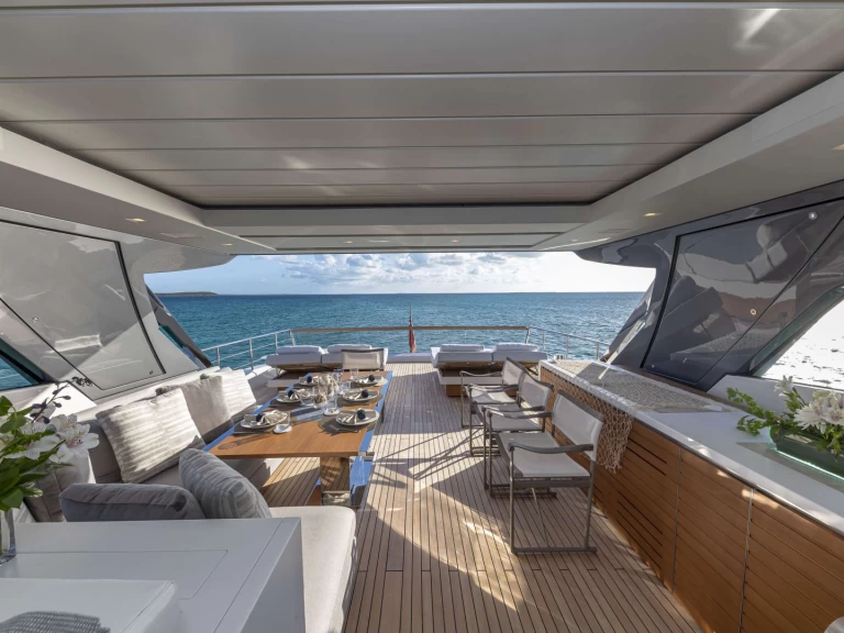 Bareboat Rental Luxury Yacht San Lorenzo with a boat licence