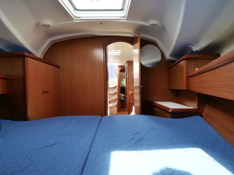Sailboat for rent Oban at the best price