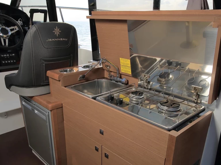 Motorboat rental in Biograd na Moru - Jeanneau Merry Fisher 895