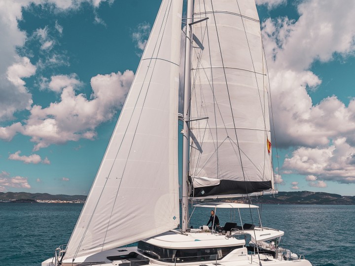 Boat rental Lagoon Lagoon 46 in Sant Antoni de Portmany on Samboat