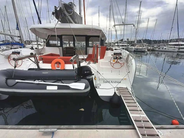 Catamaran for rent Lávrio at the best price
