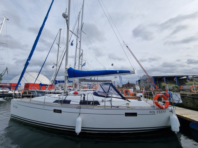 Hanse Hanse 350 charter bareboat or captained in  Gdańsk