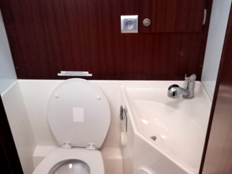 Yacht charter Gdańsk cheap Delphia 47