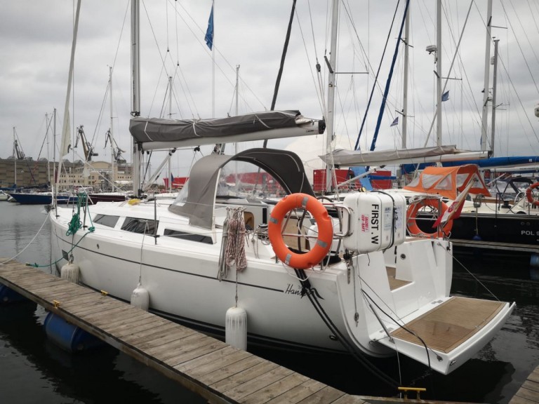 Bareboat Rental Sailboat Hanse with a boat licence