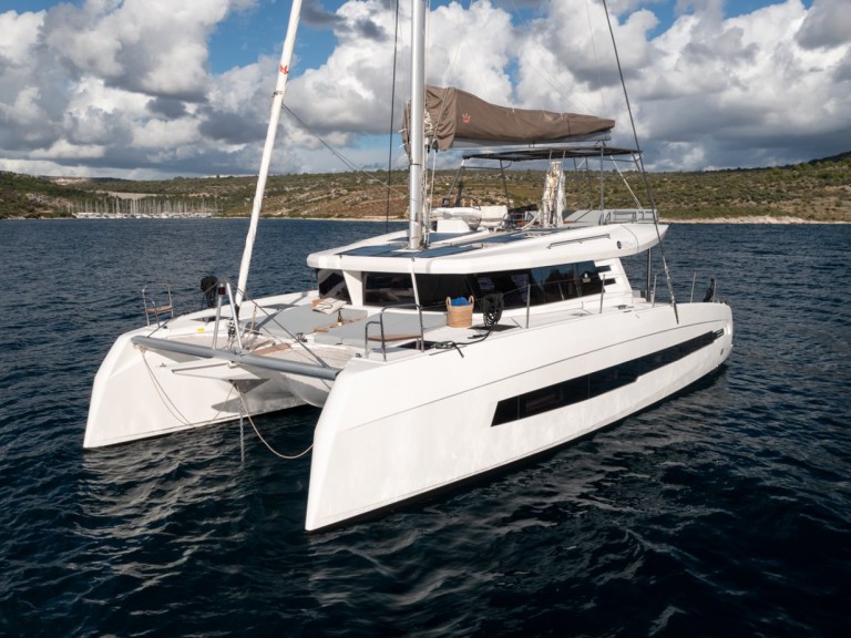 Rent a Cervetti Yachts Cervetti 44 - 4 + 1 cab. Primošten