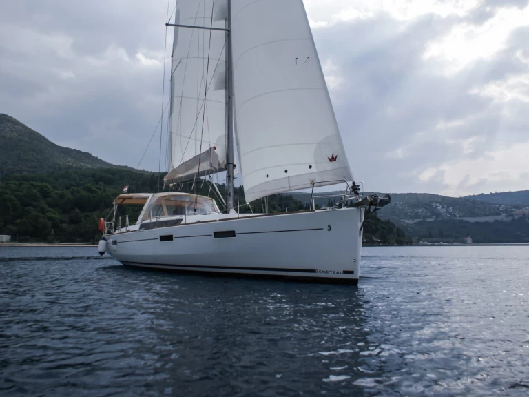 Rent a Bénéteau Oceanis 45 Tivat