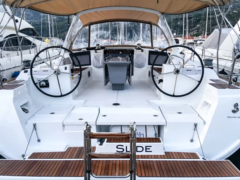 Sailboat rental in Tivat - Bénéteau Oceanis 45