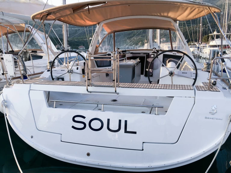 Sailboat rental in Tivat - Bénéteau Oceanis 45
