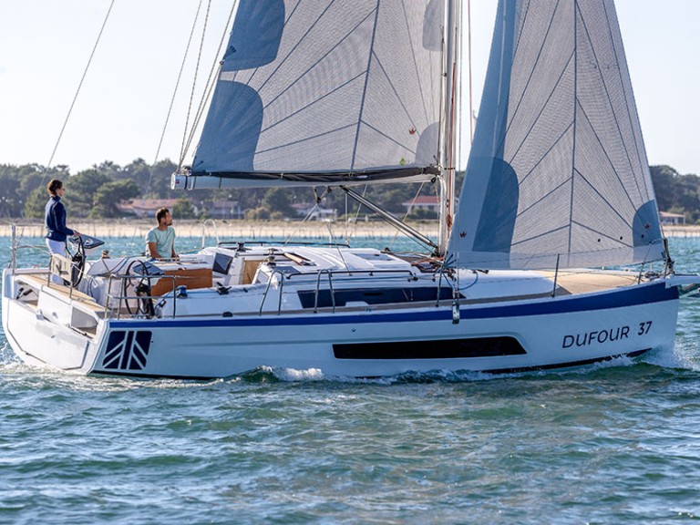 Dufour Dufour 37 in La Rochelle on SamBoat