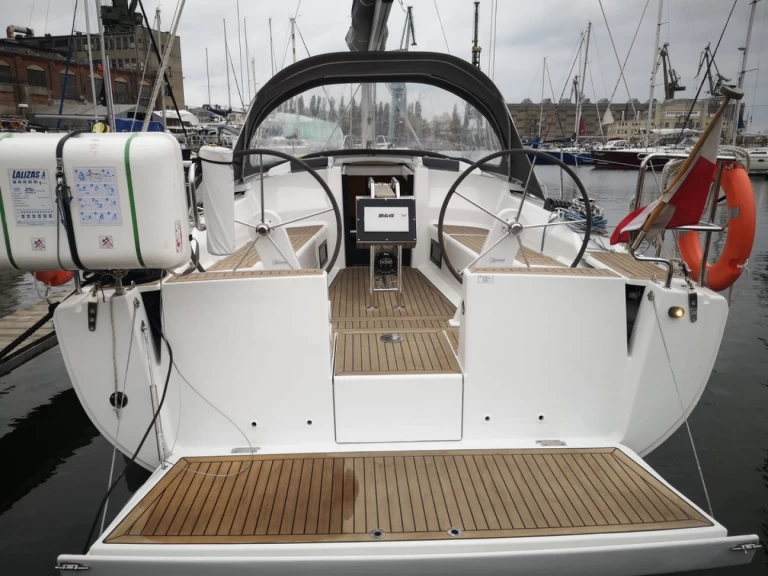 Sailboat rental in Gdańsk - Hanse Hanse 348