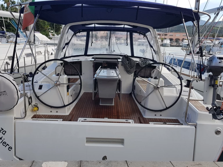 Bareboat Rental Sailboat Bénéteau with a boat licence