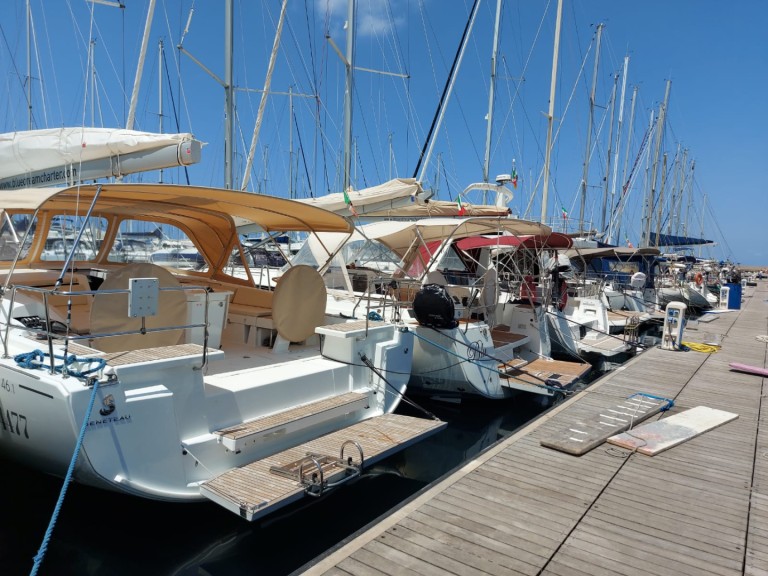 Sailboat for rent Procida at the best price