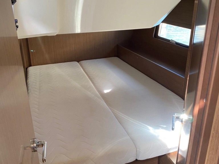 Yacht charter Procida cheap Oceanis 46