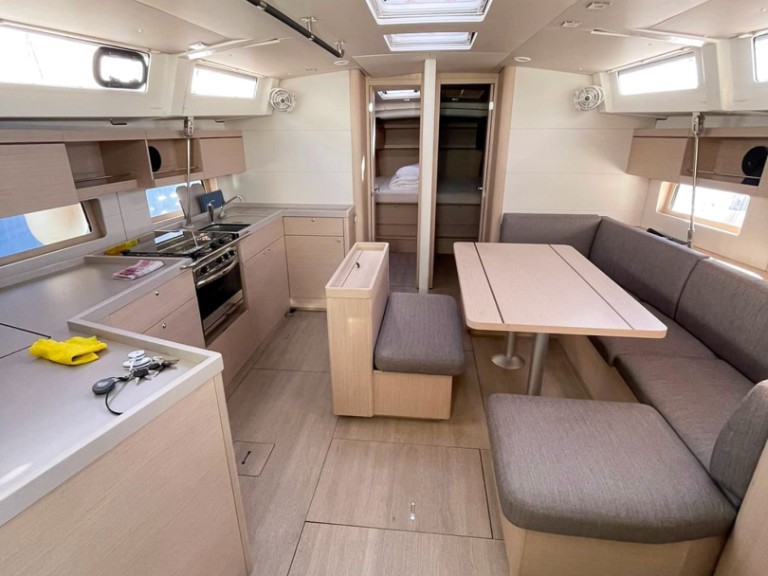 Sailboat for rent Barcelona at the best price