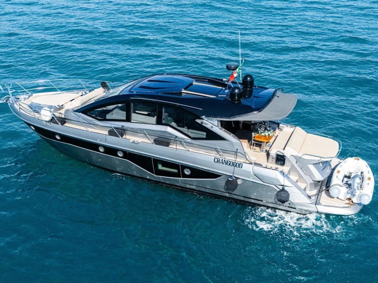 Bareboat Rental Luxury Yacht Cranchi with a boat licence