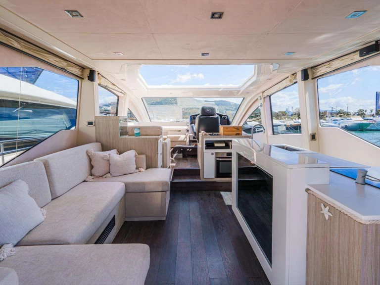 Luxury Yacht for rent Salerno at the best price