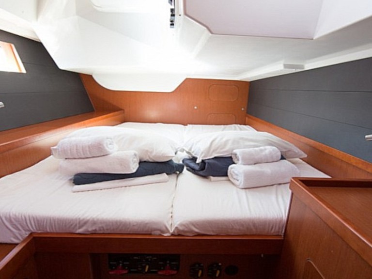 Boat rental Bénéteau Oceanis 48 in Skiathos on Samboat