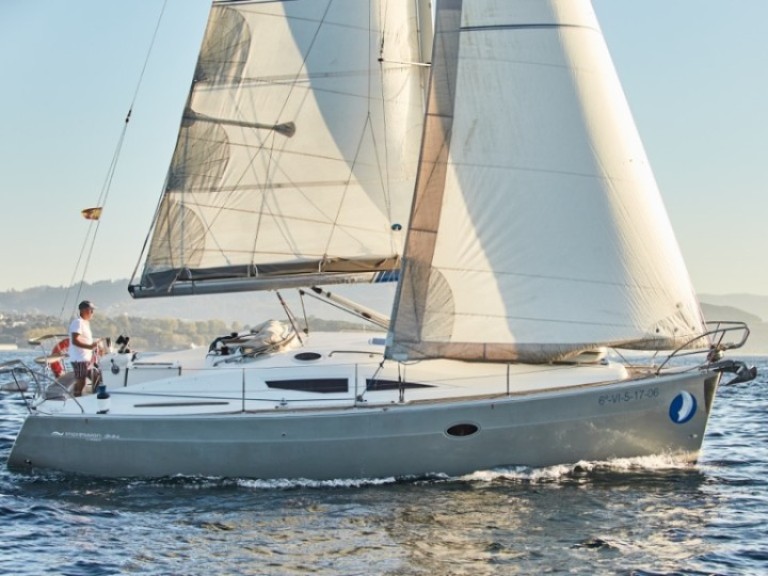 Sailboat for rent Vigo at the best price