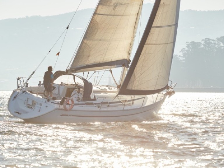 Rent a Bavaria Bavaria 38 Vigo