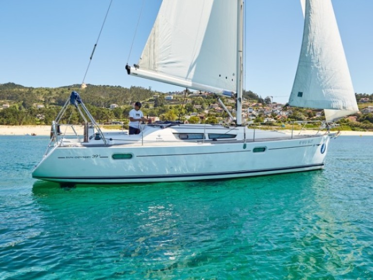 Yacht charter Vigo cheap Sun Odyssey 39i
