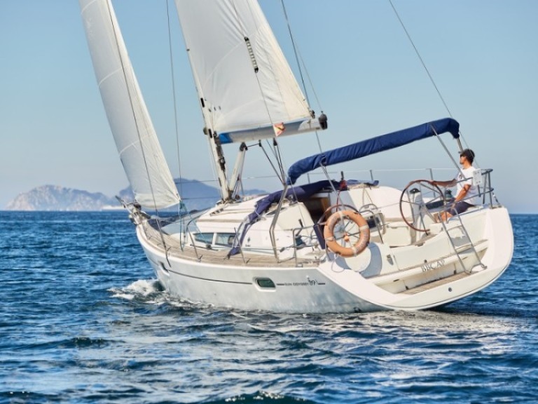Yacht charter Vigo cheap Sun Odyssey 39i