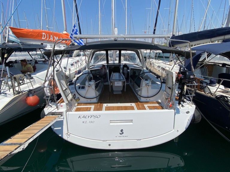 Sailboat rental in Alimos - Bénéteau Oceanis 41.1