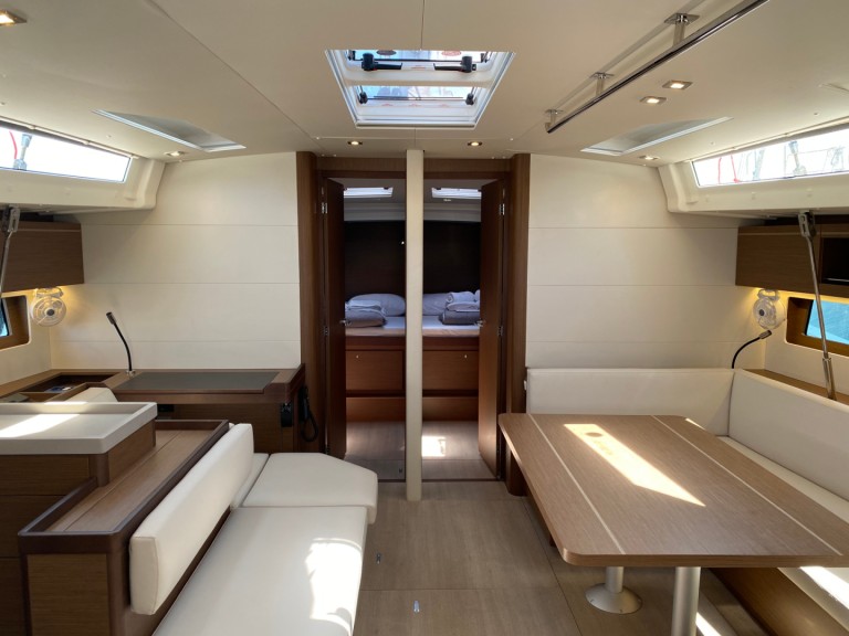 Bareboat Rental Sailboat Bénéteau with a boat licence