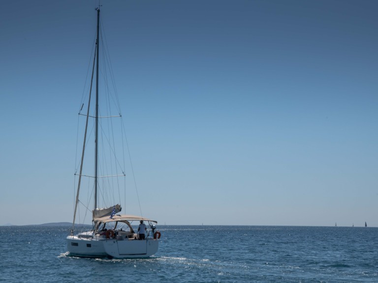Jeanneau Sun Odyssey 440 in Alimos on SamBoat
