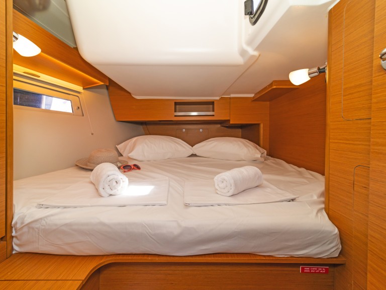 Sailboat for rent Lefkáda at the best price