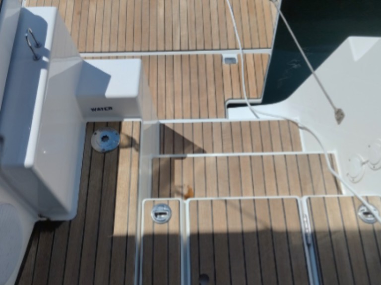 Rent a Dufour Dufour 470 Lefkáda