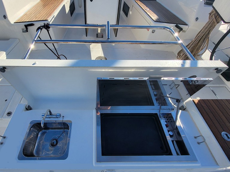 Sailboat for rent Šibenik at the best price