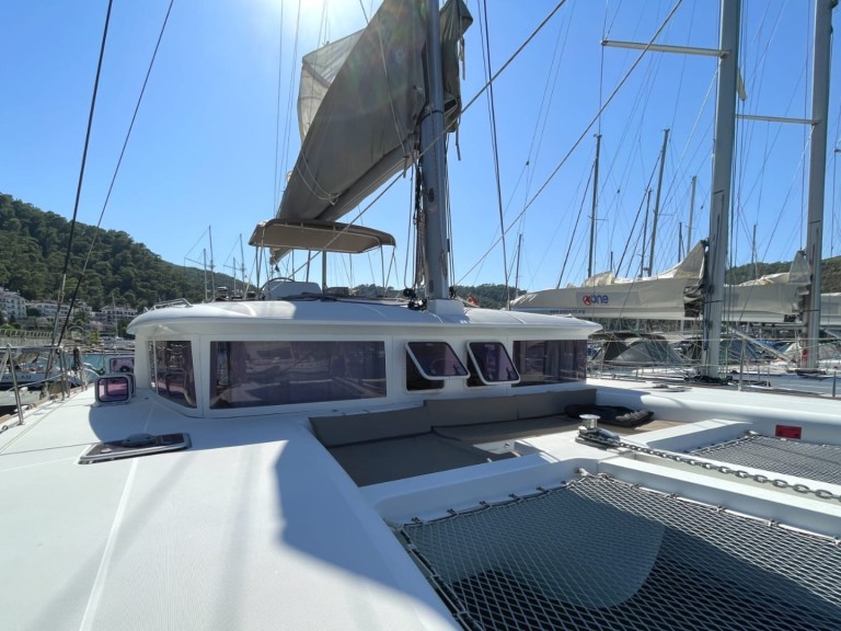 Catamaran rental in Alimos - Lagoon Lagoon 450 F