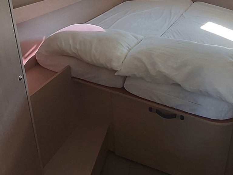 Boat rental Bénéteau Oceanis 41.1 in Lefkáda on Samboat