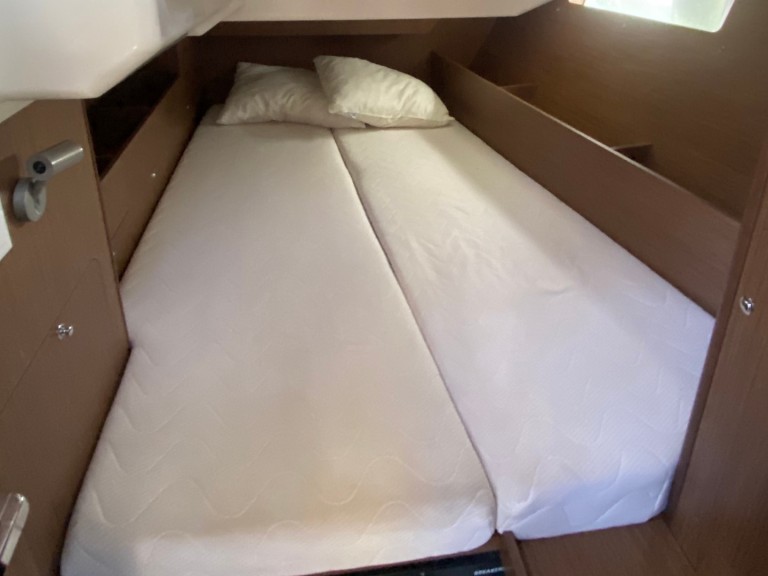 Yacht charter Alimos cheap Oceanis 41.1