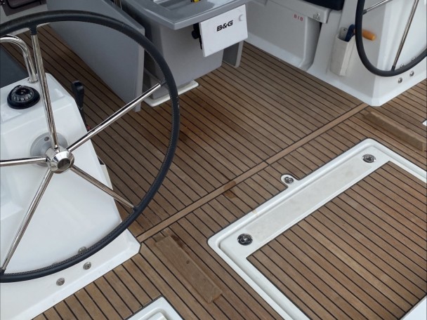 Yacht charter Alimos cheap Oceanis 41.1