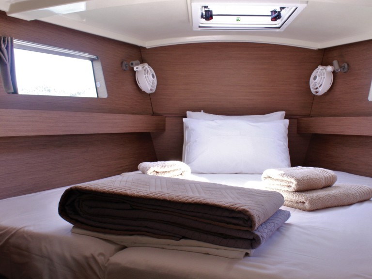 Sailboat for rent Skiathos at the best price