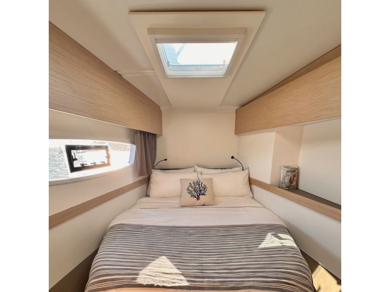 Rent a Fountaine Pajot Astrea 42 Portimão