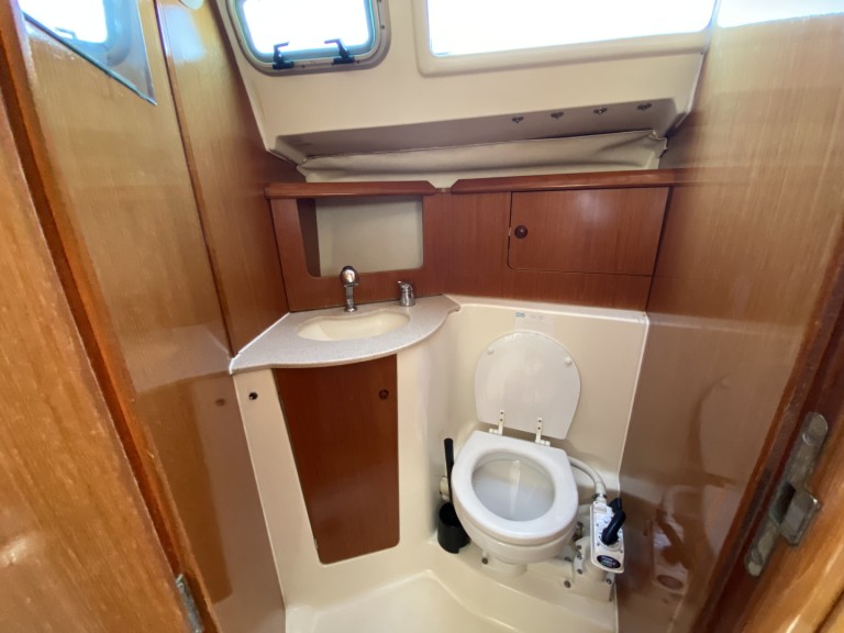 Bareboat Rental Sailboat Jeanneau with a boat licence