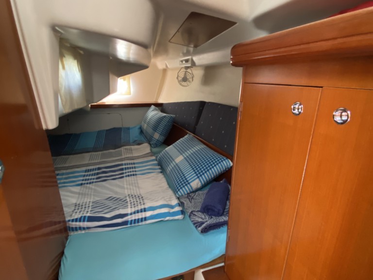 Bénéteau Oceanis 323 Clipper charter bareboat or captained in  Fethiye